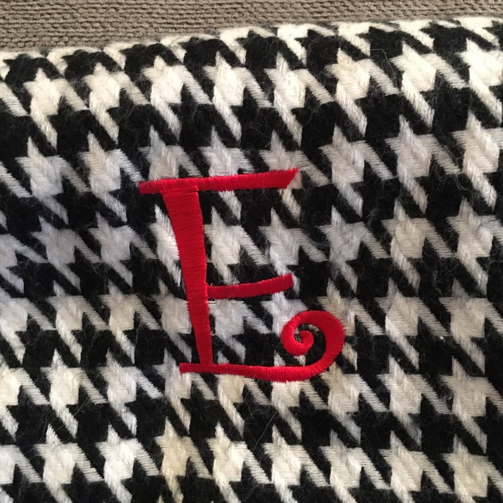 SOFTER THAN CASHMERE Scarf with “E” by D&Y
